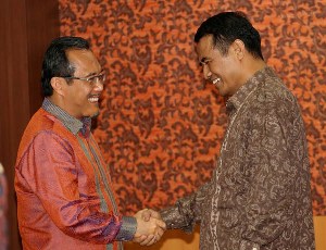 Amran Sulaiman: "Hak Rakyat Cukup Pangan"